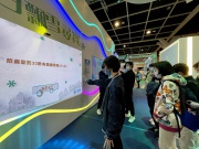 參觀會展中心的中國移動5G科技展覽